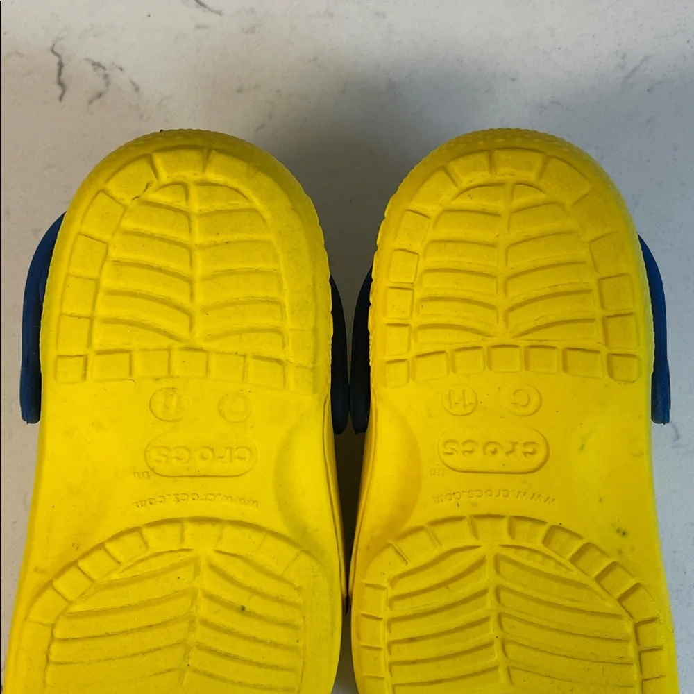 Crocs Fun Lab Minions Yellow Kids Clog Sandals with Blue Strap Size 11 - Picture 15 of 17